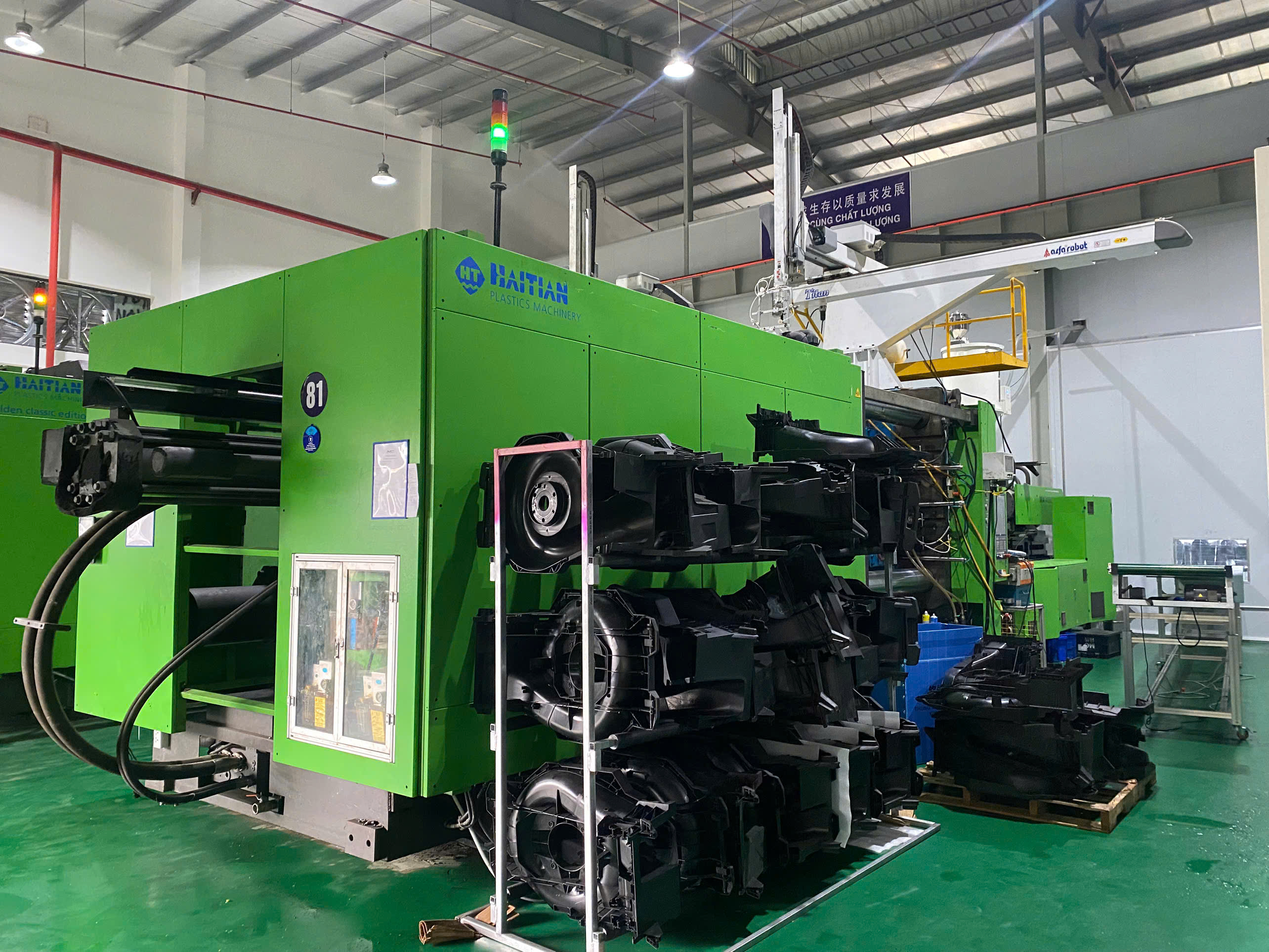 Injection molding machine 4.jpg
